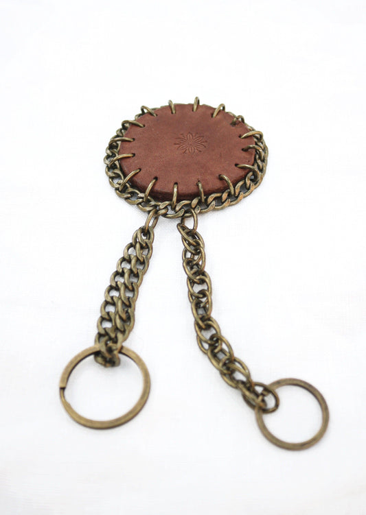 Leather with a metal chain keyring - ORIEN VIN TIQUE