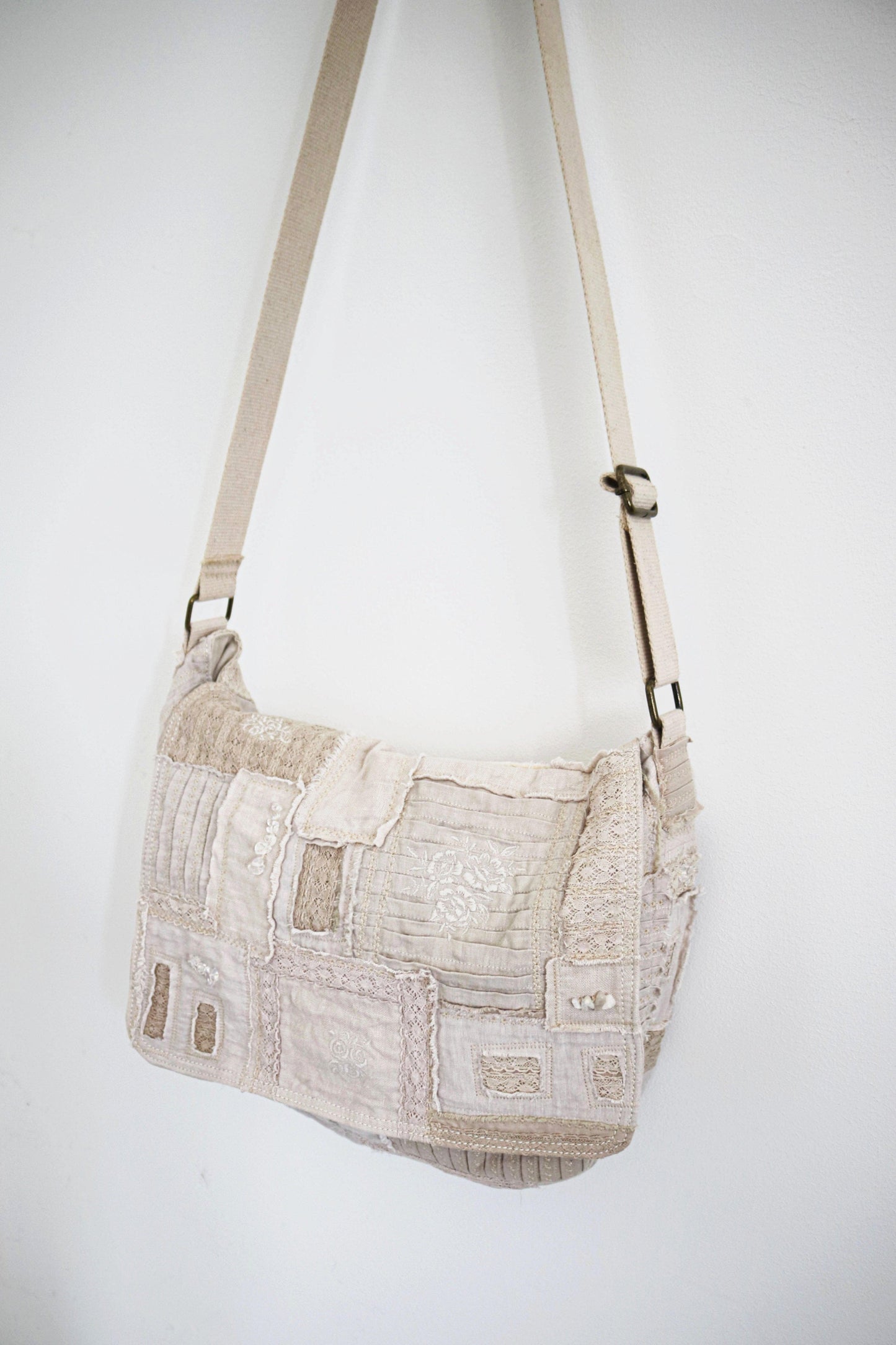 Vintage Inspired Messenger Bag - ORIEN VIN TIQUE